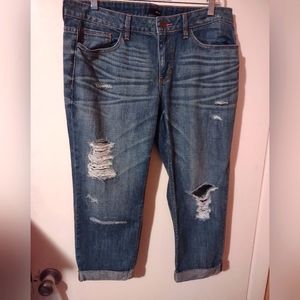 Aqua distressed capri jeans
